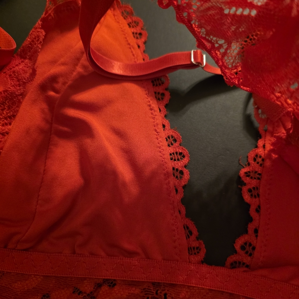 Red Lace Bralette Size 1X - Picture 5 of 7
